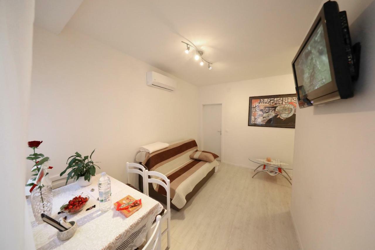 Apartment Luci Zara Esterno foto