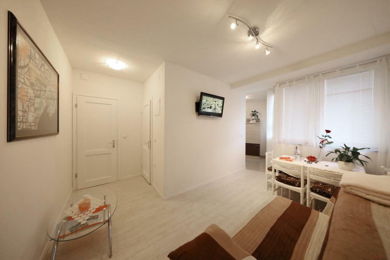Apartment Luci Zara Esterno foto